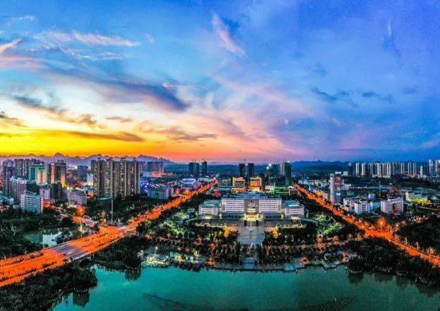 来宾市人事任免更新，自然美景探索之旅的领导力重塑