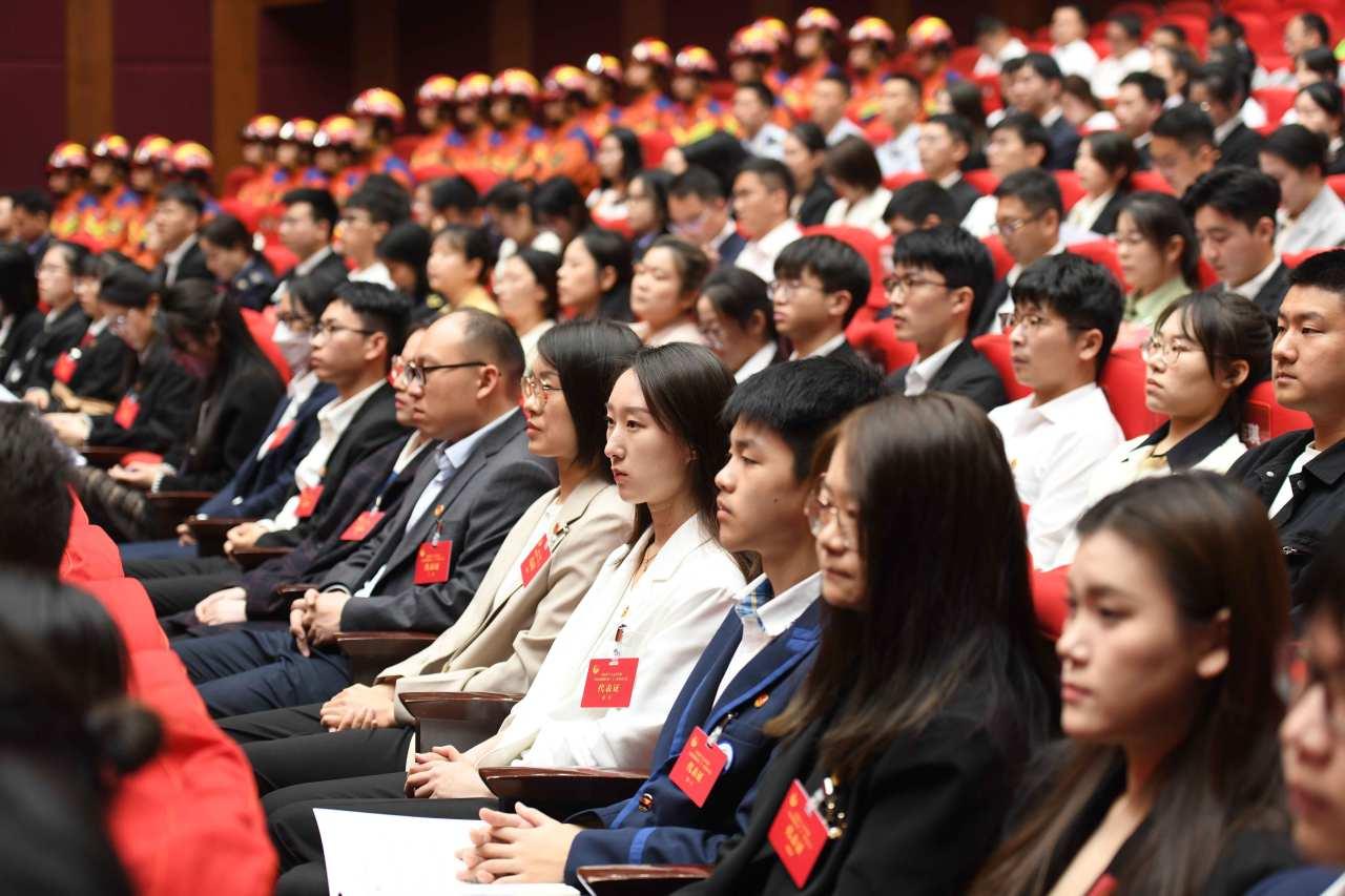 最新大学生创业项目,最新大学生创业项目——智能生活助手，科技重塑未来体验